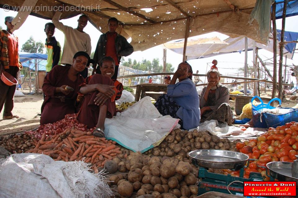 Ethiopia - Mercato lungo la strada per il sud - 14.jpg